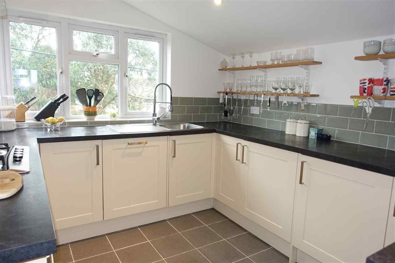 resized-2349823-Kitchen C.JPG